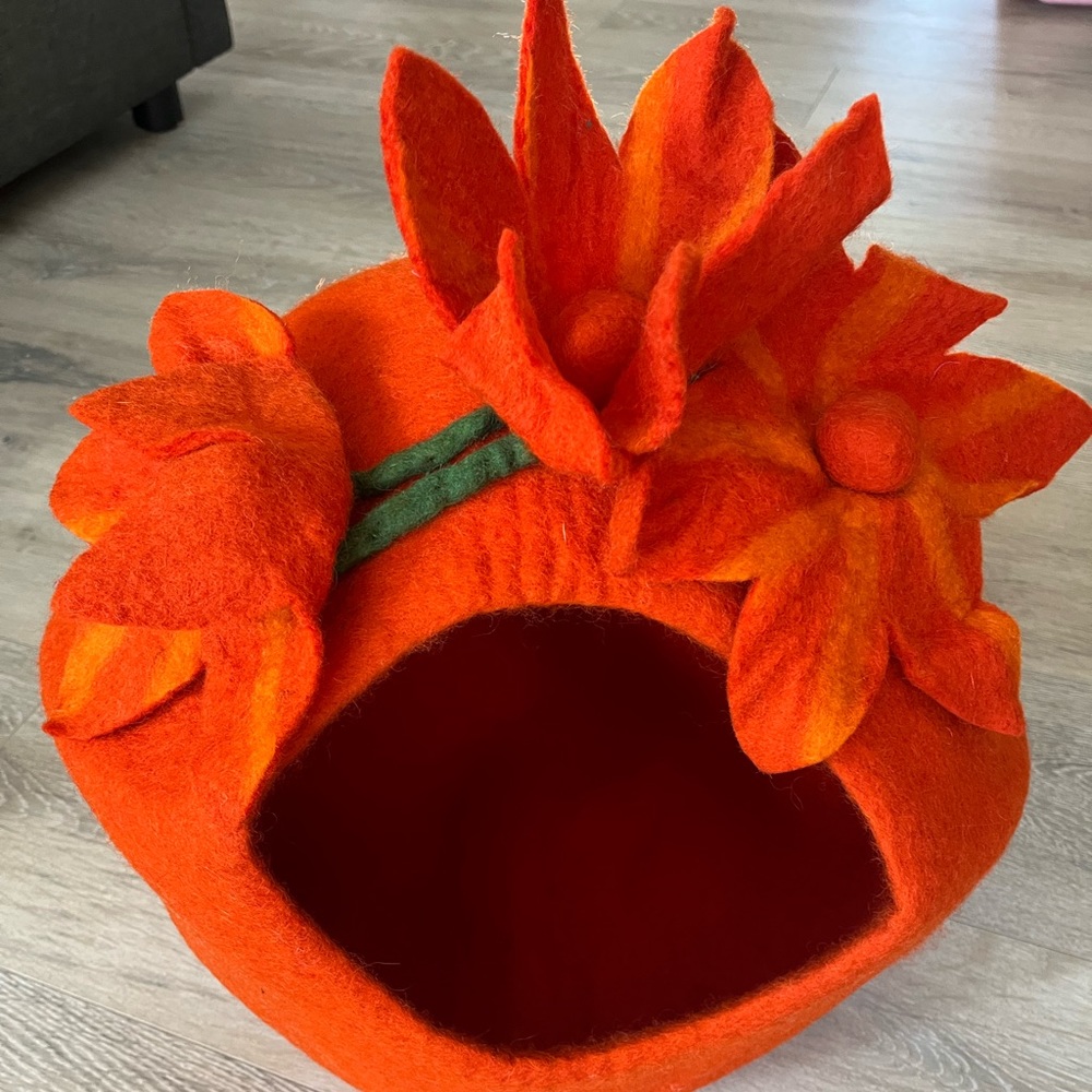 100% sheep wool felt Cat cave